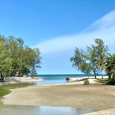 Sand-D House Pool Villa B35 At Rock Garden Beach Resort Rayong Маэ-Пим Экстерьер фото